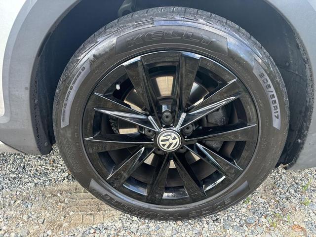 Photo of 2017 Reflex Silver Metallic Volkswagen Golf Alltrack