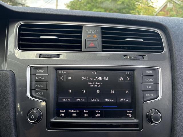 Photo of 2017 Reflex Silver Metallic Volkswagen Golf Alltrack