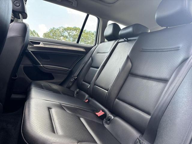 Photo of 2017 Reflex Silver Metallic Volkswagen Golf Alltrack