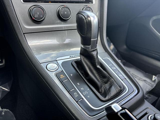 Photo of 2017 Reflex Silver Metallic Volkswagen Golf Alltrack