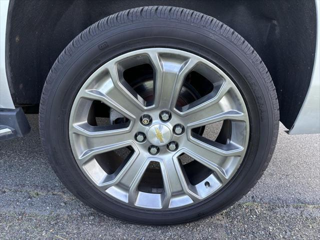 Photo of 2017 Silver Ice Metallic Chevrolet Tahoe