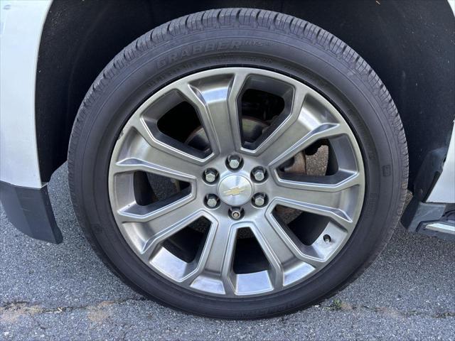 Photo of 2017 Silver Ice Metallic Chevrolet Tahoe