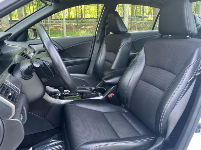 Photo of 2016 White Orchid Pearl Honda Accord