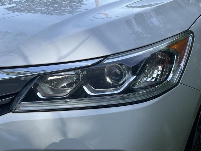 Photo of 2016 White Orchid Pearl Honda Accord