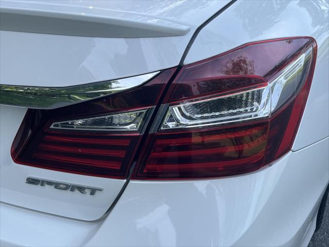 Photo of 2016 White Orchid Pearl Honda Accord