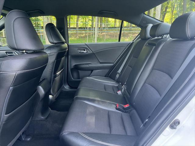 Photo of 2016 White Orchid Pearl Honda Accord
