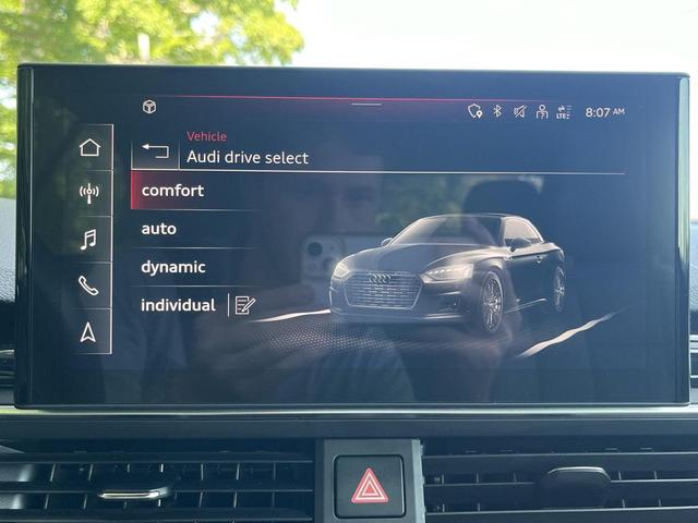 Photo of 2022 Brilliant Black/Black Roof Audi A5