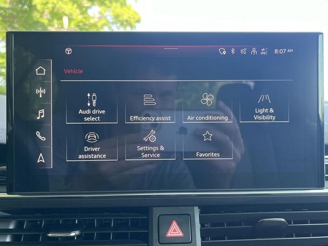 Photo of 2022 Brilliant Black/Black Roof Audi A5