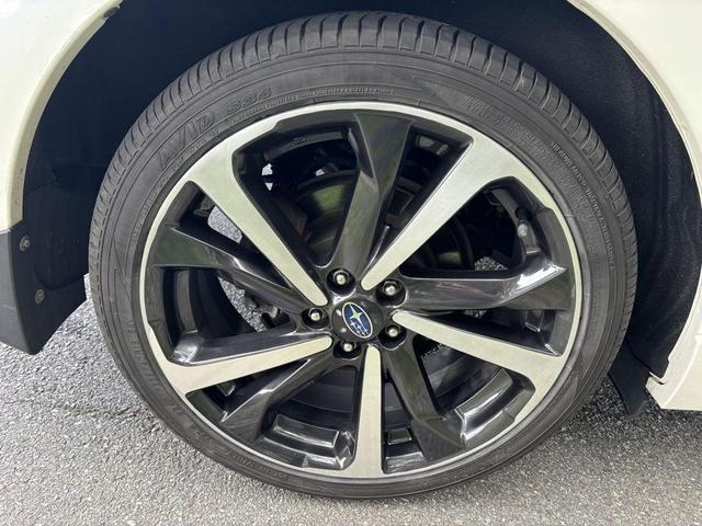 Photo of 2022 Crystal White Pearl Subaru Impreza