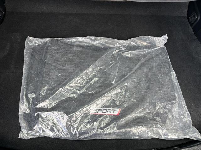 Photo of 2022 Crystal White Pearl Subaru Impreza