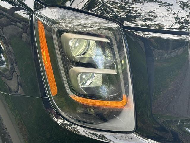 Photo of 2020 Ebony Black Kia Telluride