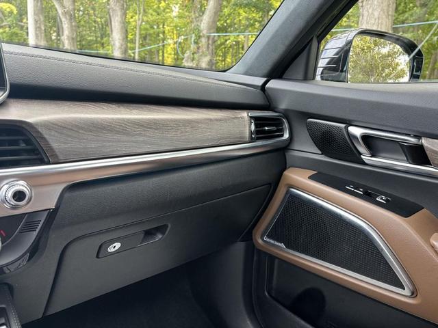 Photo of 2020 Ebony Black Kia Telluride