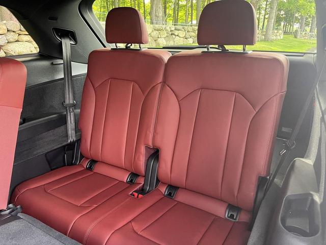 Photo of 2023 Glacier White Metallic Audi SQ7
