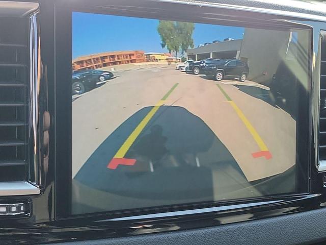 Photo of 2025 Diamond Black Crystal Pearlcoat Chrysler Voyager