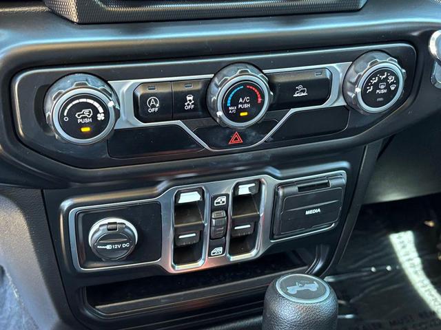 Photo of 2021 Black Clearcoat Jeep Wrangler