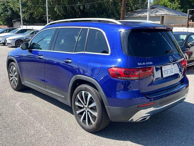 Photo of 2023 Galaxy Blue Metallic Mercedes-Benz GLB 250