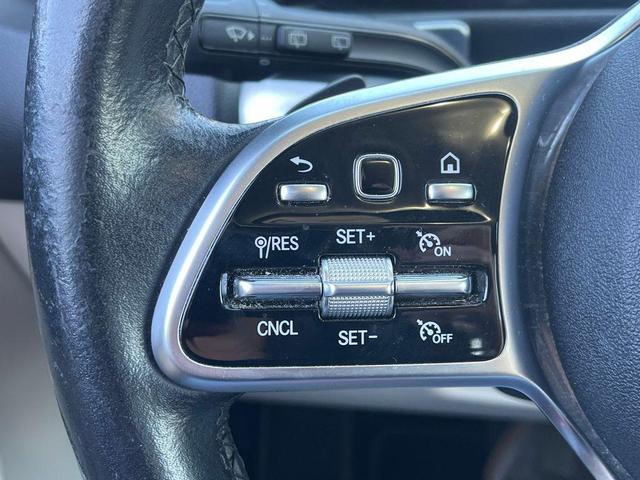 Photo of 2023 Galaxy Blue Metallic Mercedes-Benz GLB 250