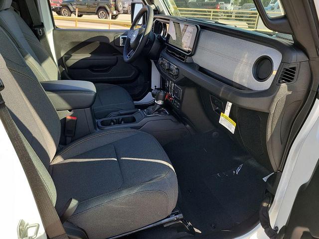 Photo of 2025 Bright White Clearcoat Jeep Wrangler