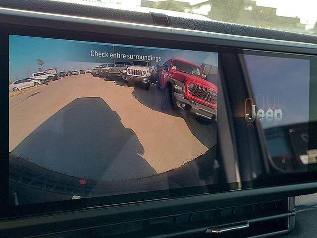 Photo of 2025 Bright White Clearcoat Jeep Wrangler