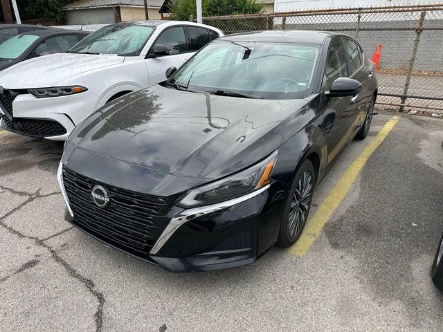 Photo of 2023 Super Black Nissan Altima
