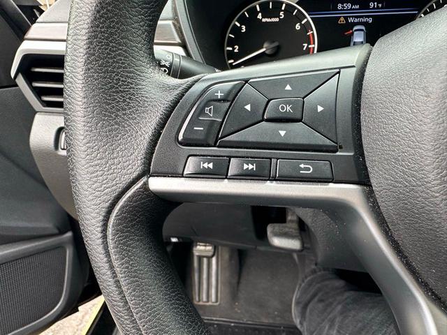 Photo of 2023 Super Black Nissan Altima