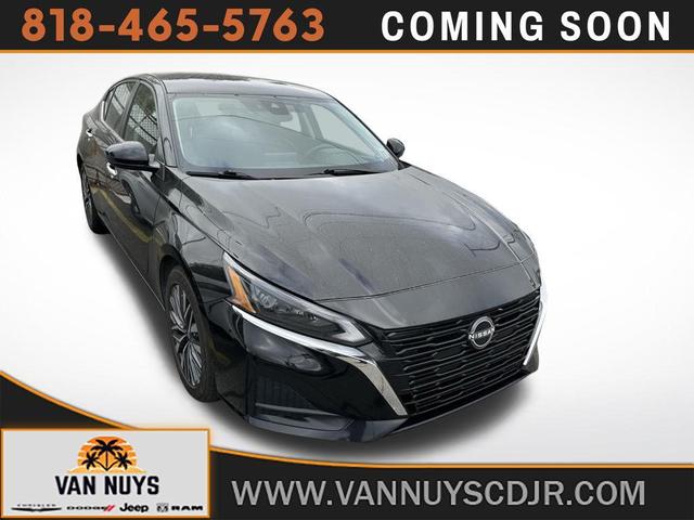 Photo of 2023 Super Black Nissan Altima