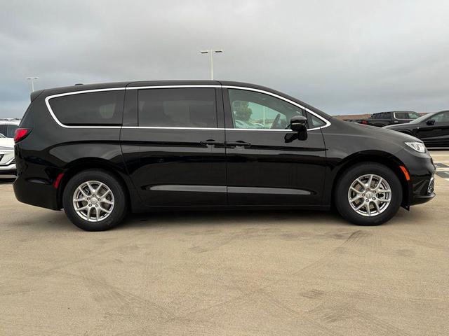 Photo of 2026 Diamond Chrysler Pacifica