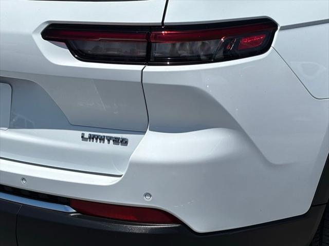Photo of 2023 Bright White Clearcoat Jeep Grand Cherokee L