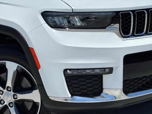 Photo of 2023 Bright White Clearcoat Jeep Grand Cherokee L