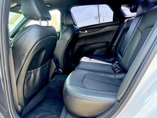 Photo of 2022 Glacial White Pearl Kia K5