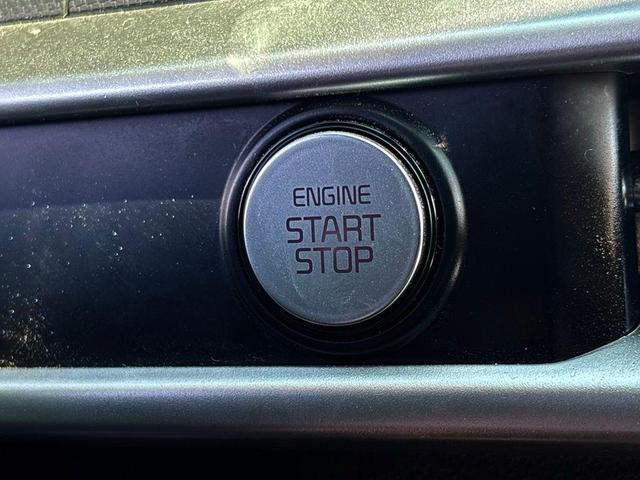 Photo of 2022 Glacial White Pearl Kia K5