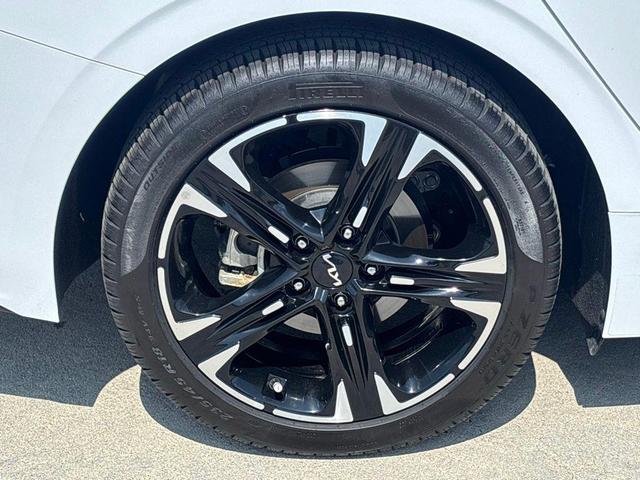 Photo of 2022 Glacial White Pearl Kia K5