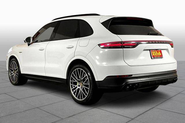 Photo of 2023 Carrara White Metallic Porsche Cayenne
