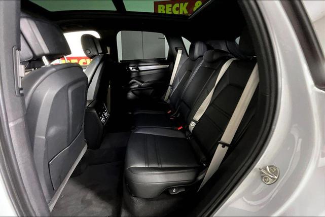 Photo of 2023 Carrara White Metallic Porsche Cayenne