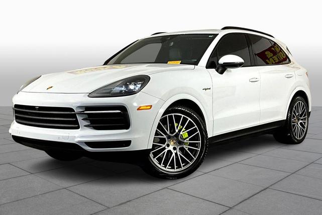 Photo of 2023 Carrara White Metallic Porsche Cayenne