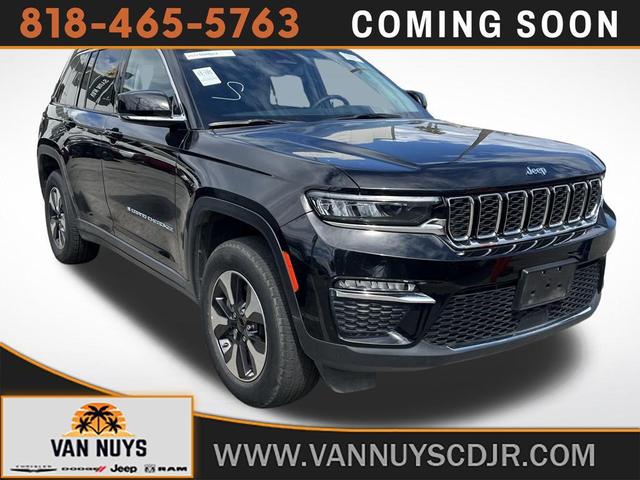 Photo of 2023 Diamond Black Crystal Pearlcoat Jeep Grand Cherokee 4xe