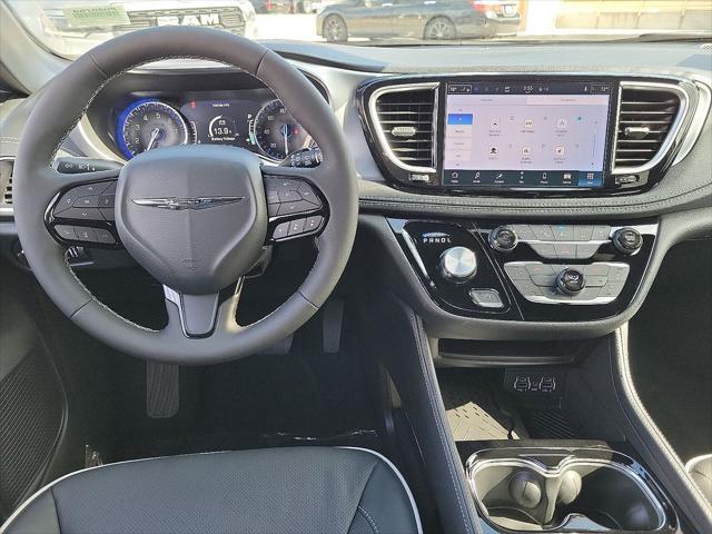 Photo of 2025 Bright White Clearcoat Chrysler Pacifica
