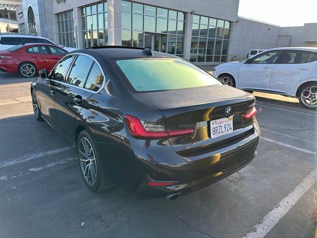 Photo of 2020 Black Sapphire Metallic BMW 330