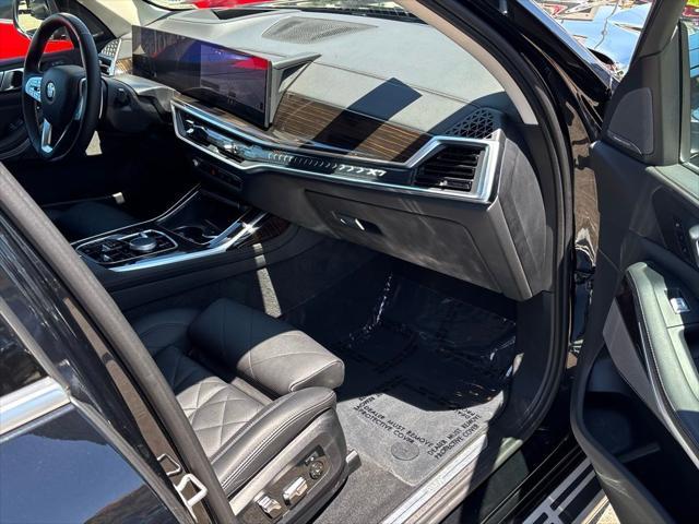 Photo of 2024 Carbon Black Metallic BMW X7