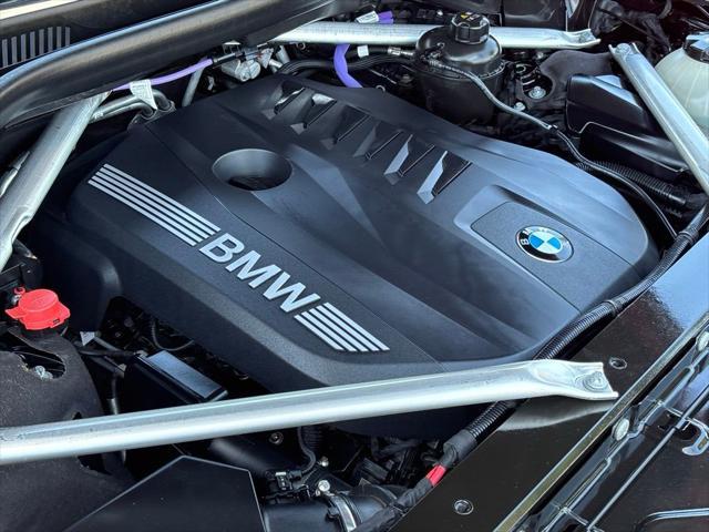 Photo of 2024 Carbon Black Metallic BMW X7