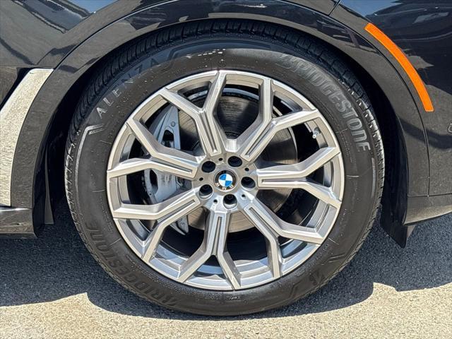 Photo of 2024 Carbon Black Metallic BMW X7