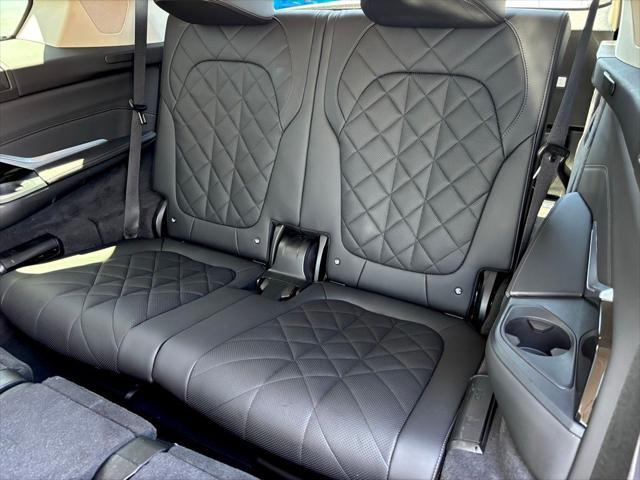 Photo of 2024 Carbon Black Metallic BMW X7