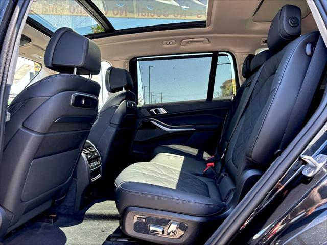 Photo of 2024 Carbon Black Metallic BMW X7