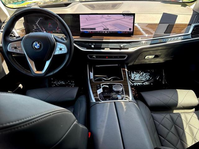 Photo of 2024 Carbon Black Metallic BMW X7