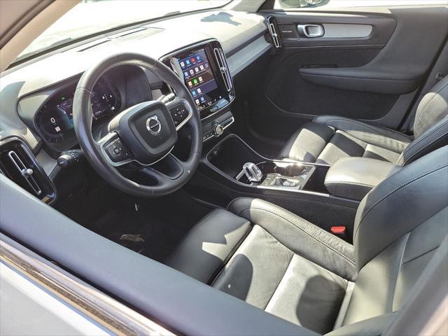 Photo of 2023 Gray Volvo XC40