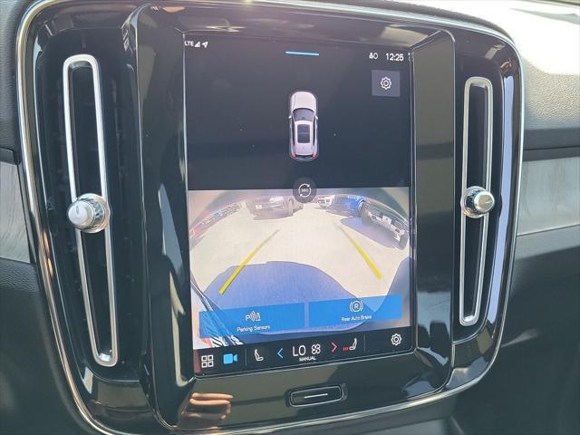 Photo of 2023 Gray Volvo XC40