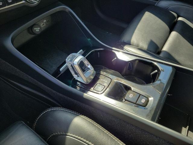 Photo of 2023 Gray Volvo XC40