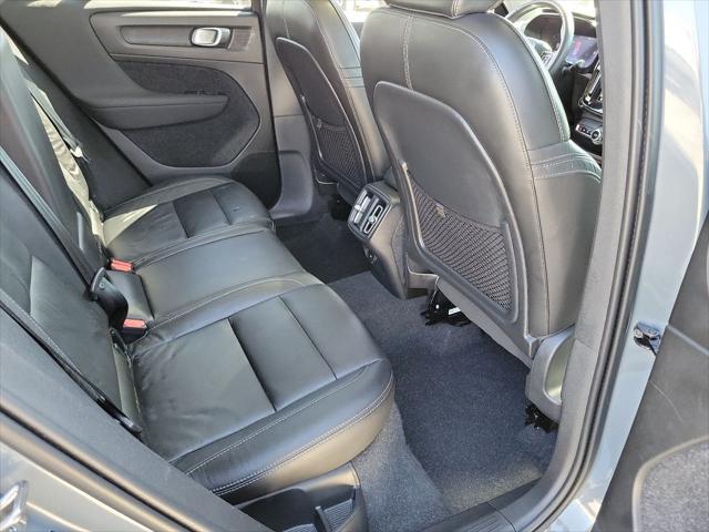 Photo of 2023 Gray Volvo XC40