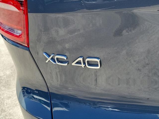 Photo of 2023 Gray Volvo XC40
