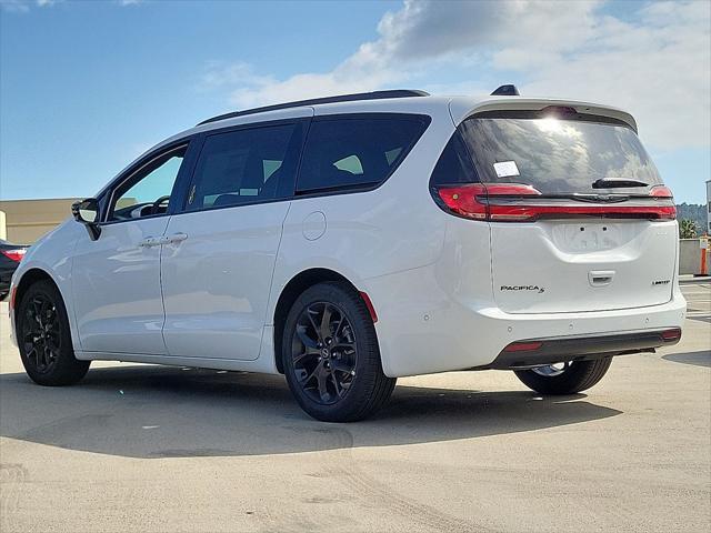 Photo of 2025 Bright White Clearcoat Chrysler Pacifica